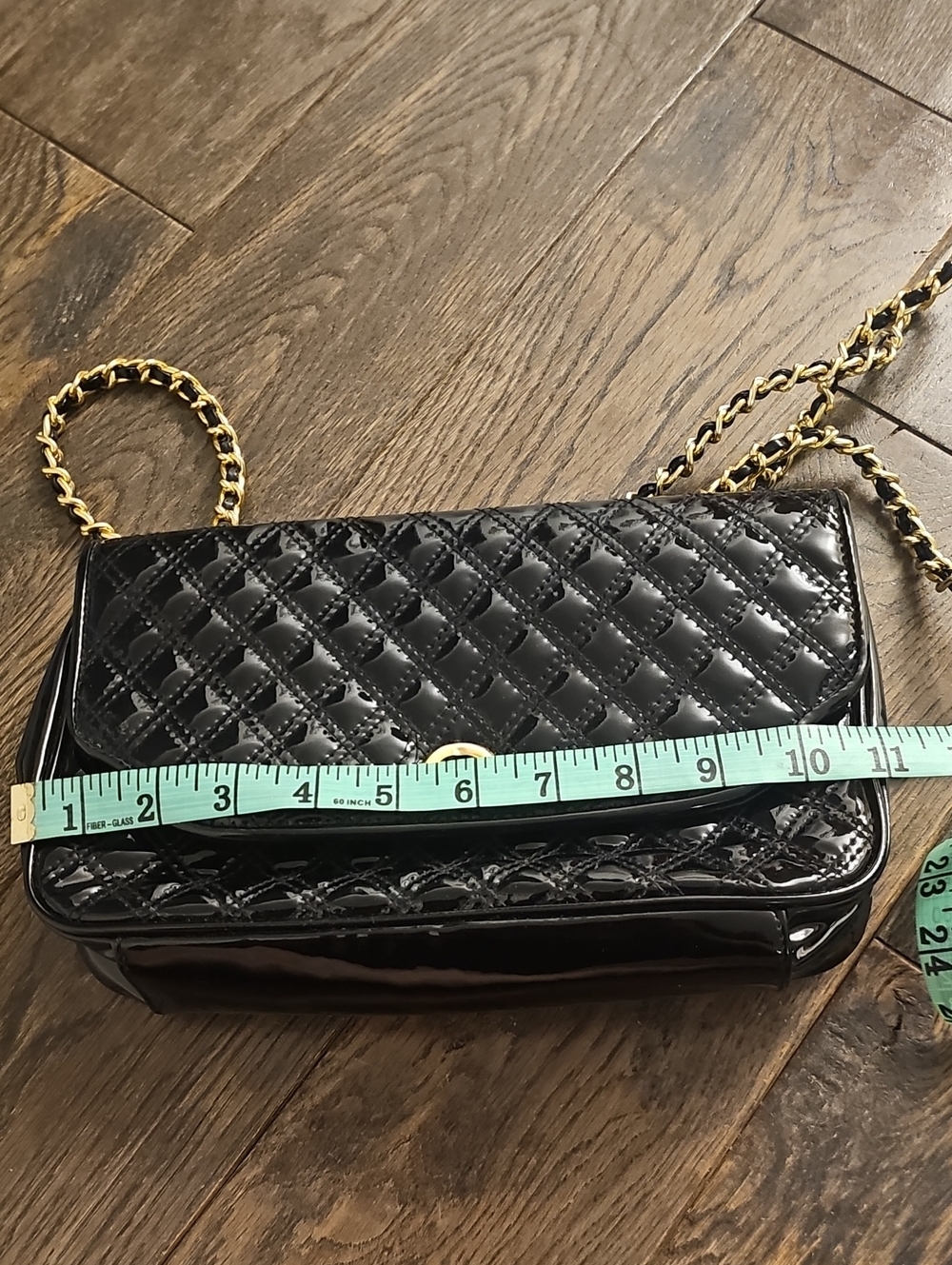 Elegant Black Quilted Chain Bag - Picture 4 of 10